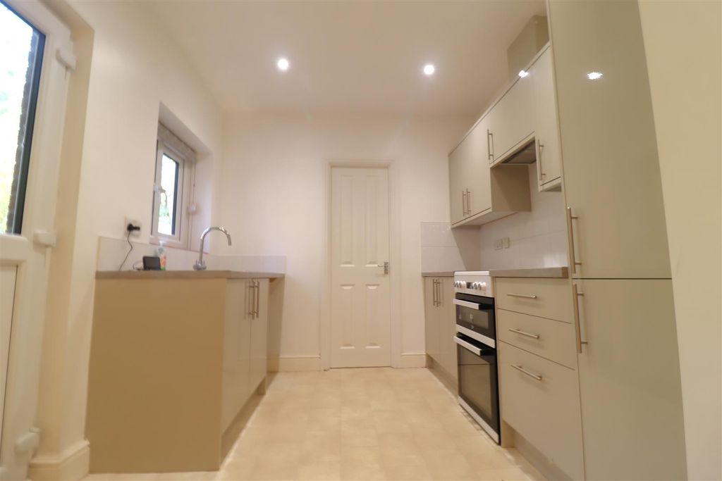 Property photo 3 of 16 Kitchen 2.Jpg