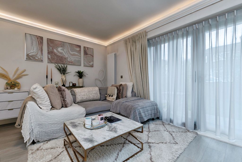 Property photo 2 of 20 Open Plan Living