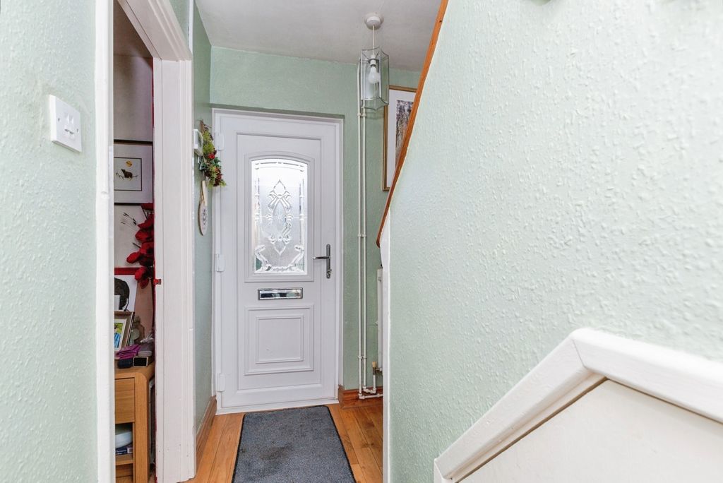 Property photo 2 of 19 Hallway