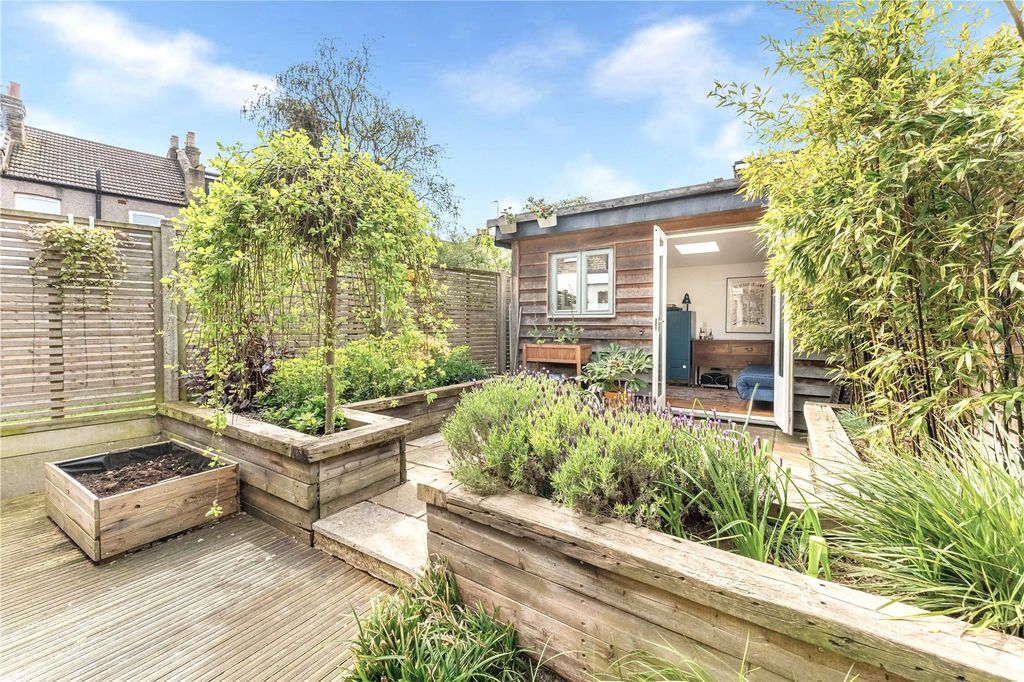 Property photo 2 of 15 Picture No. 19