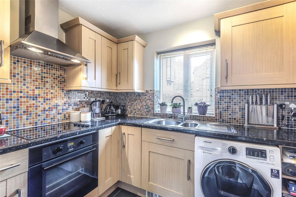 Property photo 3 of 6 Kitchen