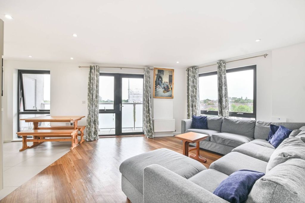 Property photo 2 of 13