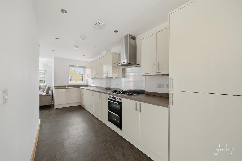 Property photo 3 of 20 Kitchen