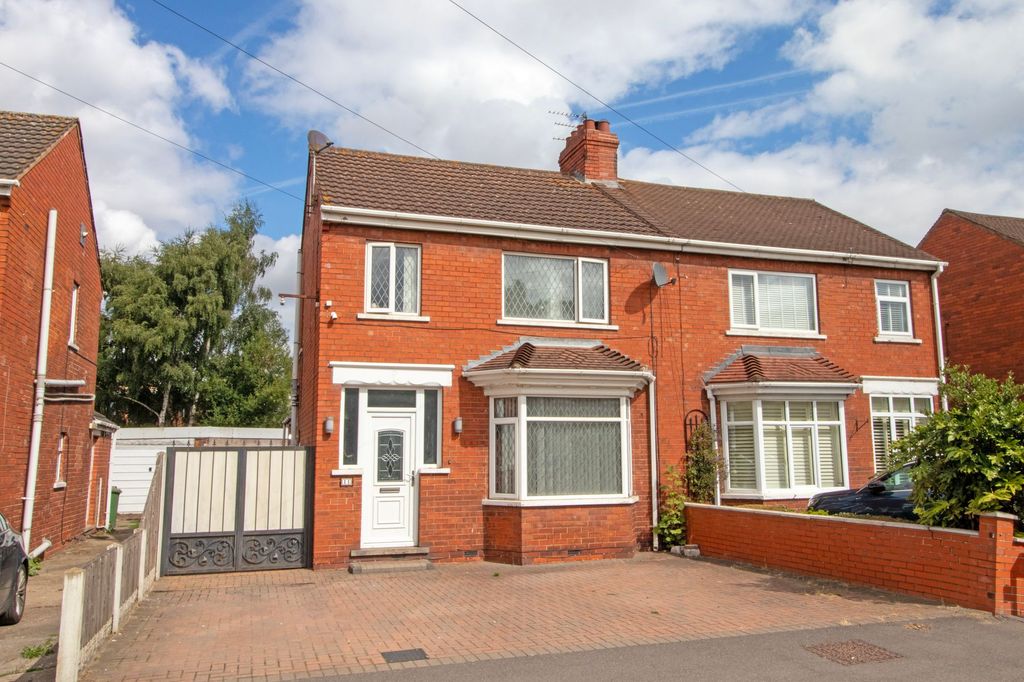 Property photo 1 of 32