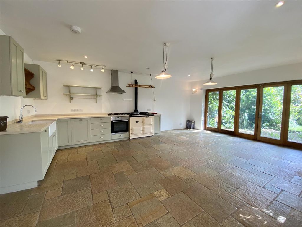 Property photo 2 of 17 Image