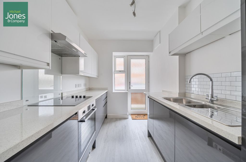 Property photo 1 of 11 Kitchen