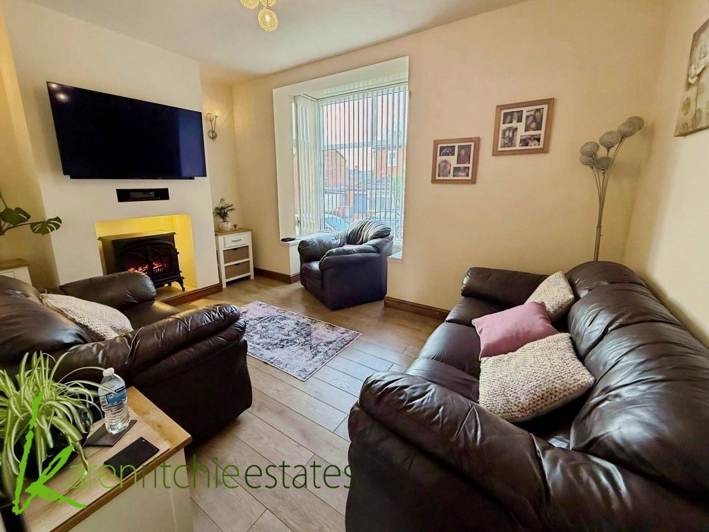 Property photo 2 of 27