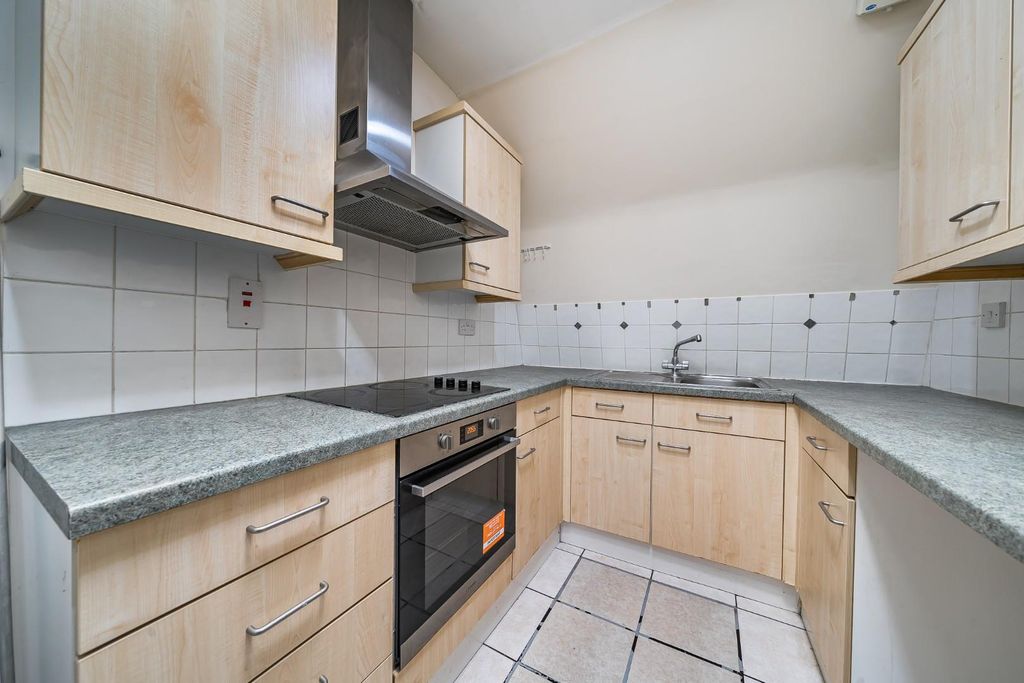 Property photo 3 of 21 1387148-10-692Efe069F694.Jpg