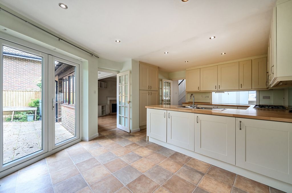 Property photo 2 of 11 1467765-5-6A199Df...