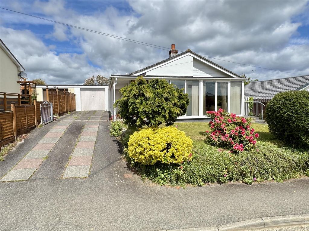 Property photo 1 of 32