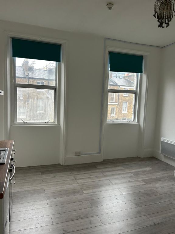 Property photo 2 of 7 1A12Dbcb-6A46-466B-95Ac-24A9E736Ad7E