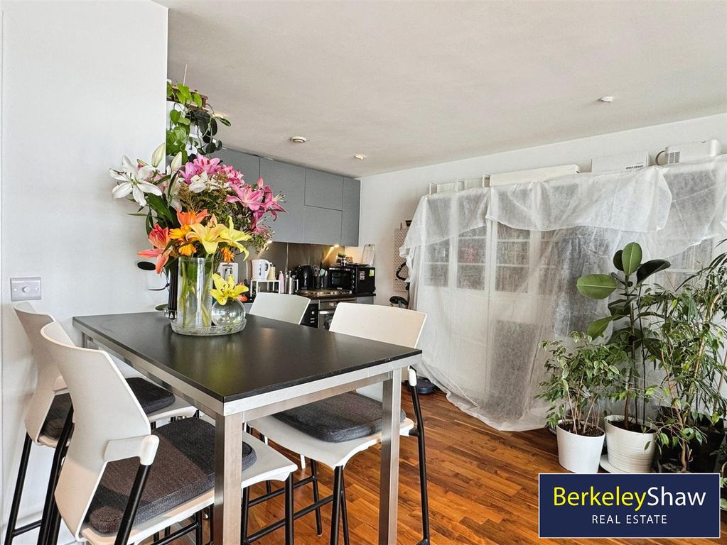 Property photo 2 of 13 Princess Dock