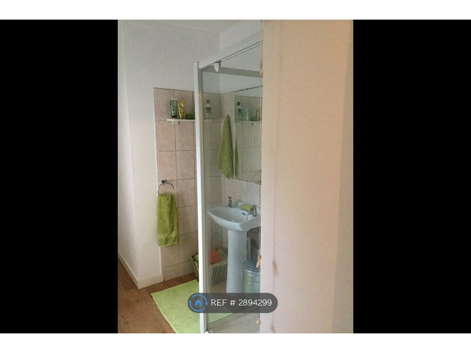 Property photo 3 of 11 Large Electric Shower  And Wash Handbasin