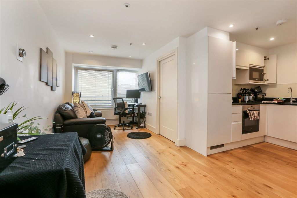 Property photo 3 of 7 Living Room.Jpeg