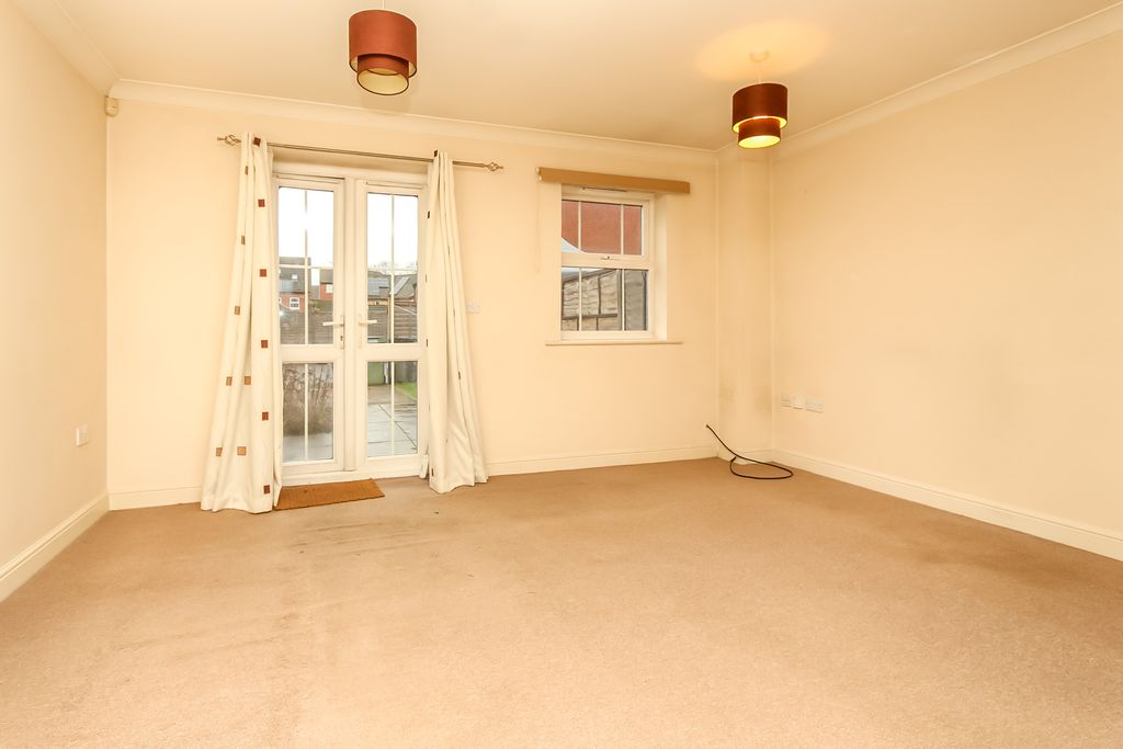 Property photo 2 of 11 Lounge