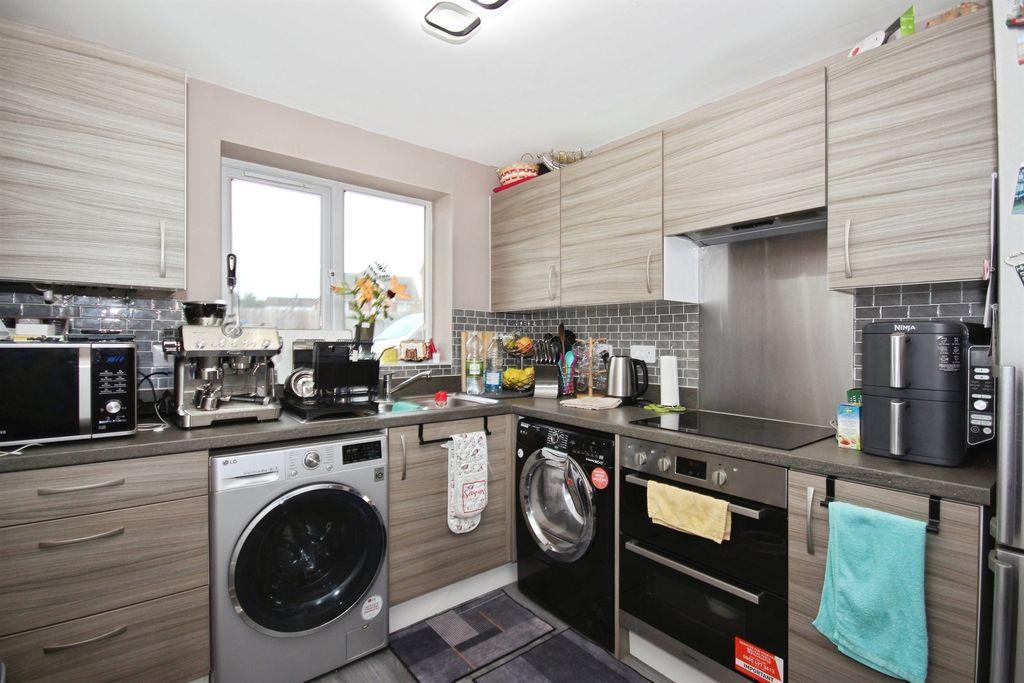 Property photo 3 of 14
