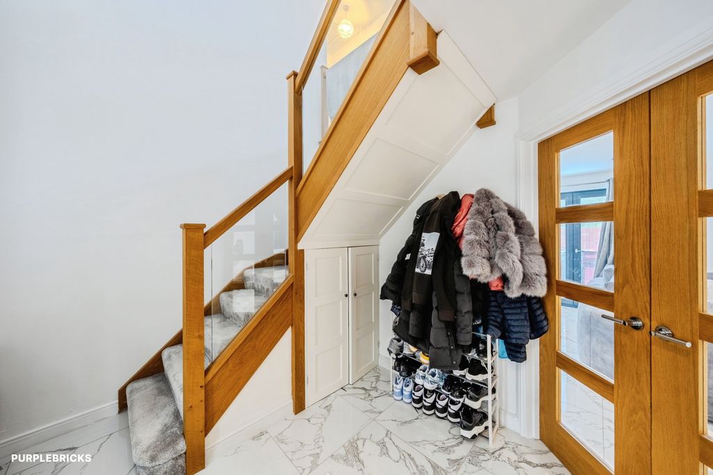 Property photo 3 of 37