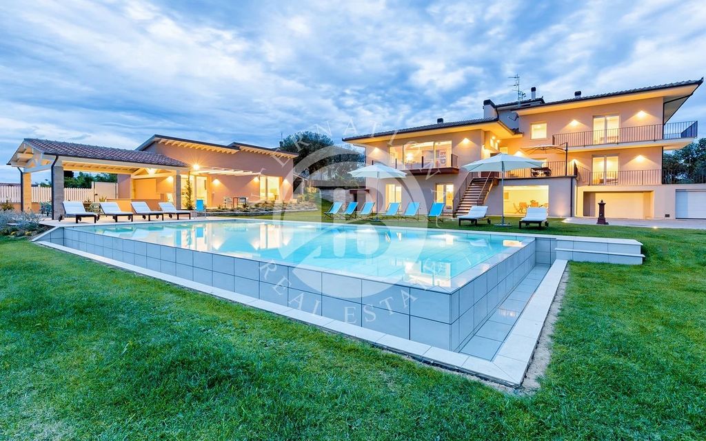 Property photo 2 of 30