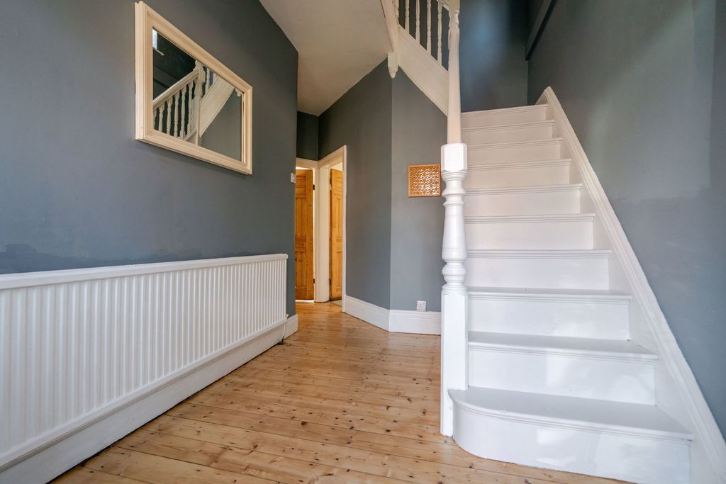 Property photo 3 of 28