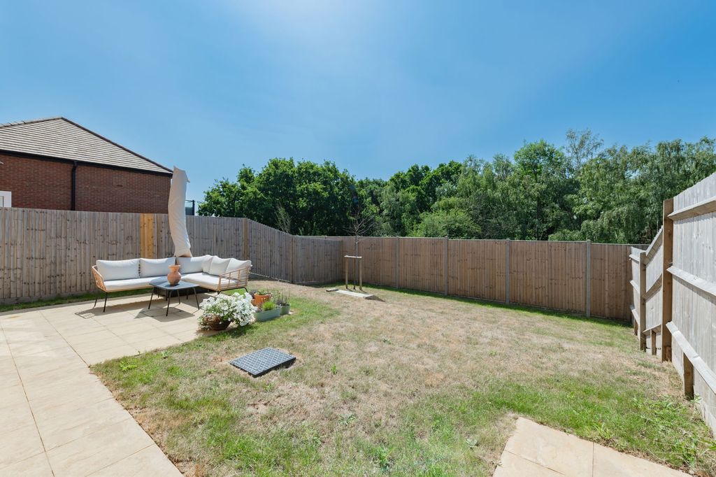 Property photo 2 of 31