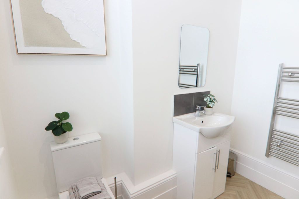 Property photo 2 of 36 Gallery