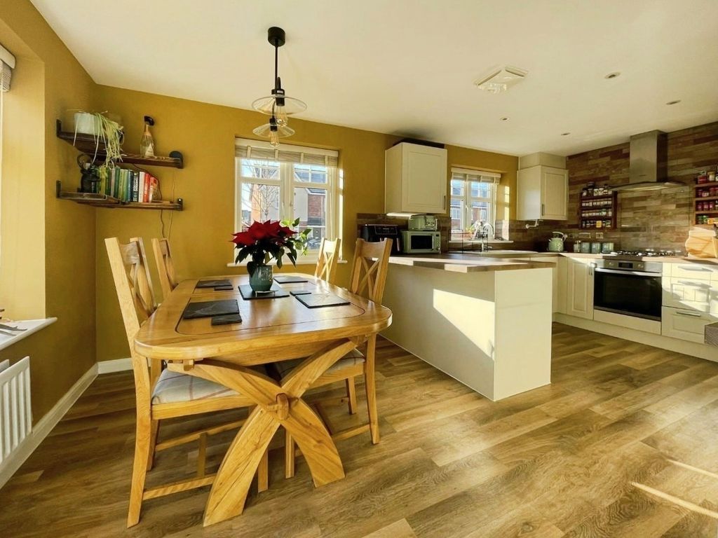 Property photo 3 of 21 Pbox-Img.Jpg