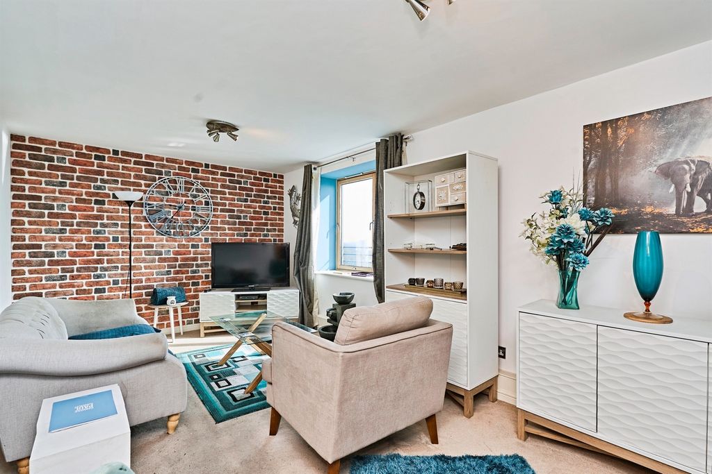 Property photo 2 of 12