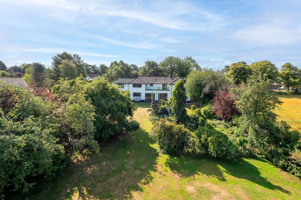 Property photo 2 of 23