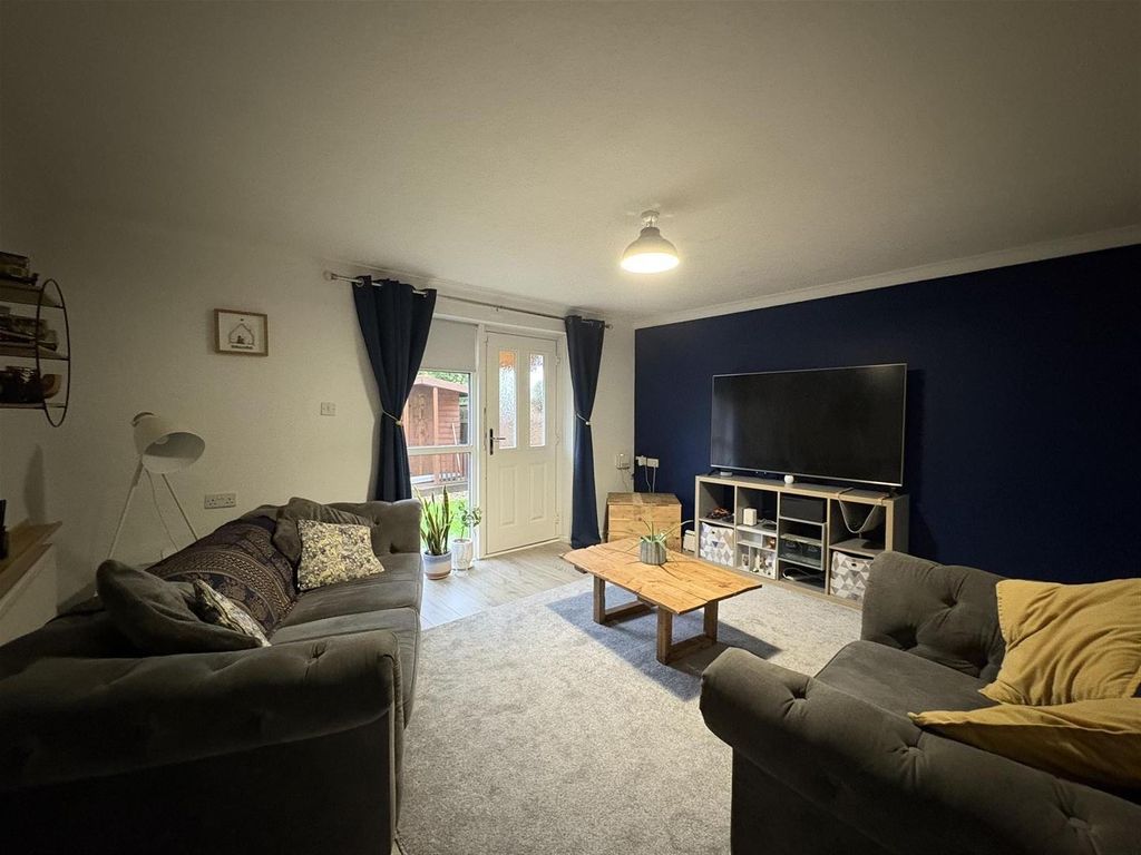 Property photo 2 of 19 Lounge