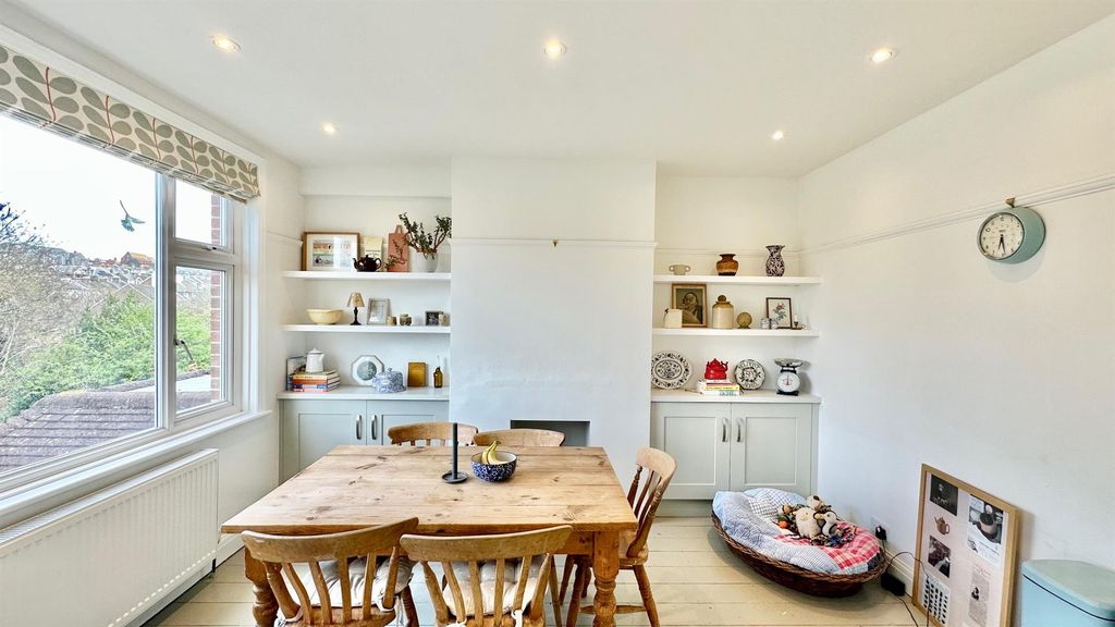 Property photo 3 of 36