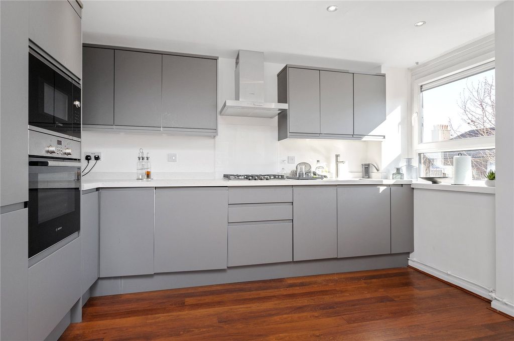 Property photo 2 of 11 Kitchen