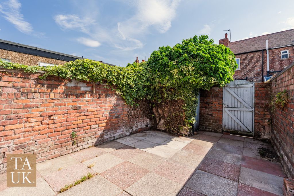 Property photo 3 of 11