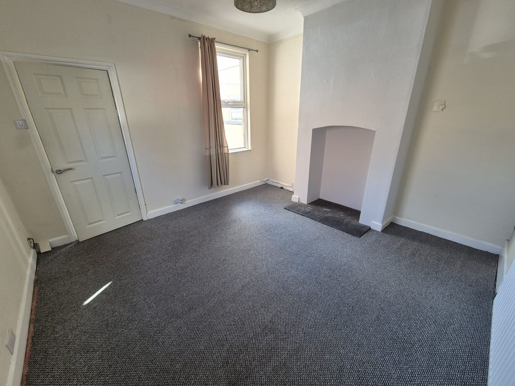 Property photo 3 of 11 Dining