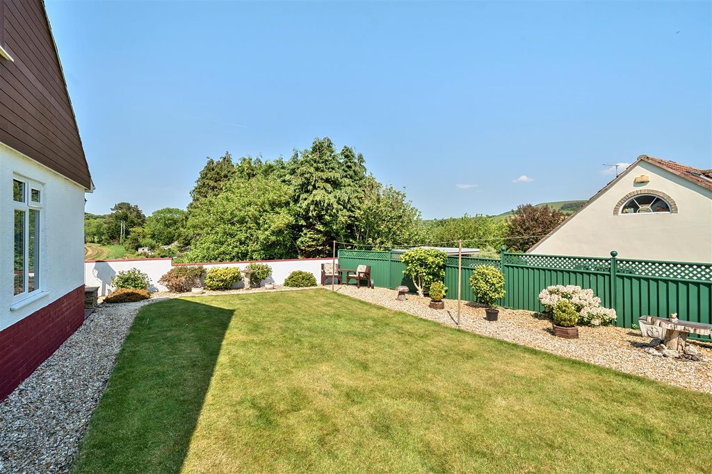 Property photo 2 of 21 1289695-10-6824E2E4Cf5A9-Arw.Nef_Processed.Jpg