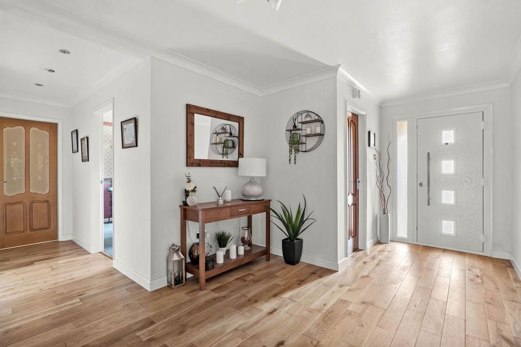 Property photo 2 of 31