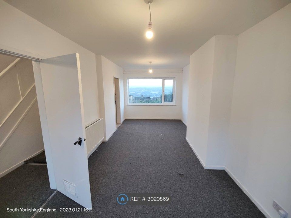Property photo 1 of 14 Living Room