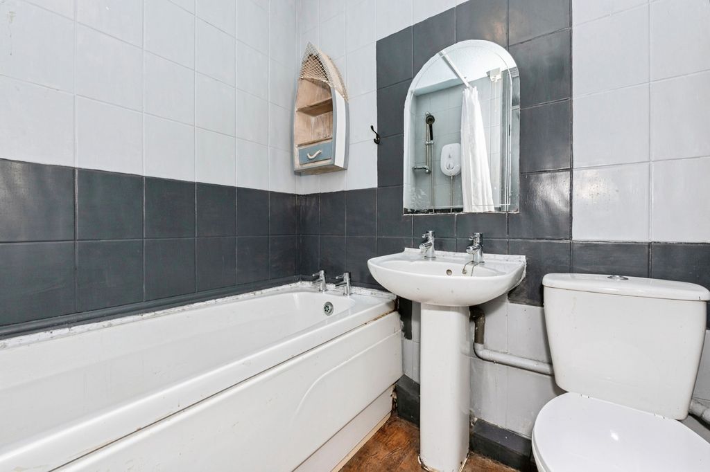 Property photo 3 of 15 Picture