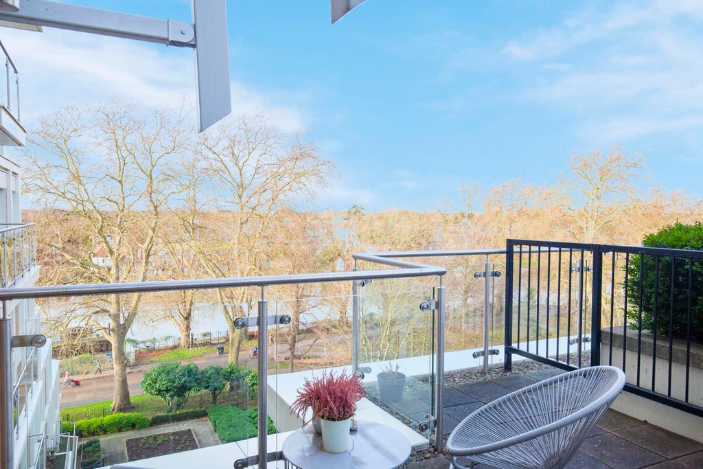 Property photo 3 of 24