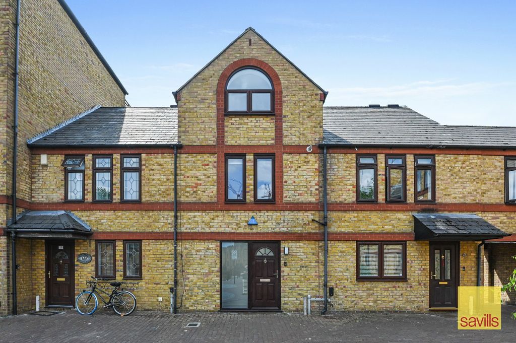 Property photo 2 of 18 External
