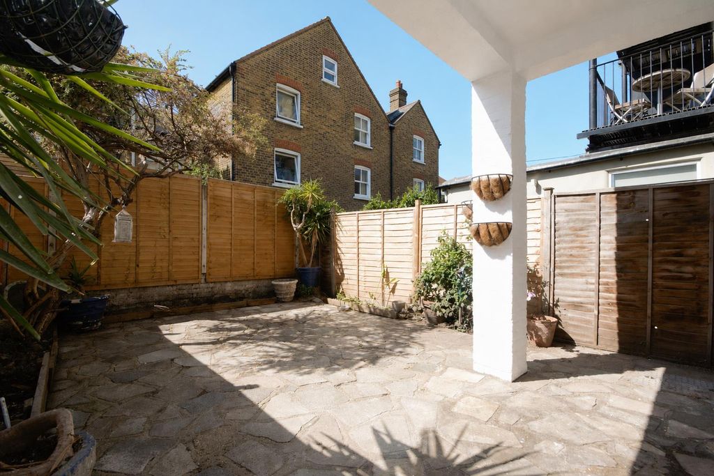Property photo 1 of 12 9c2Eb792-B14d-453F-95Ea-85Bdcad5B006.Png