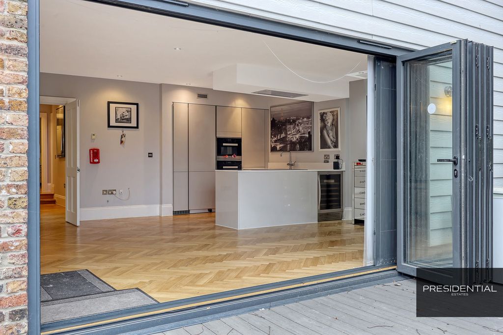 Property photo 3 of 21