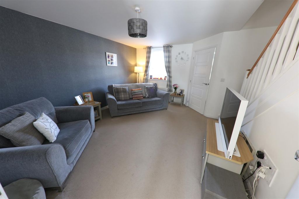 Property photo 2 of 19 Lounge