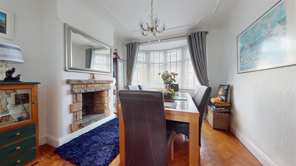 Property photo 3 of 24 Oliver Road - Dining Room