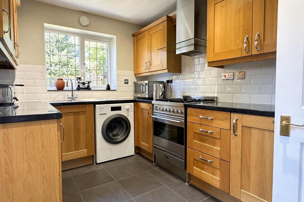 Property photo 3 of 17 Kitchen
