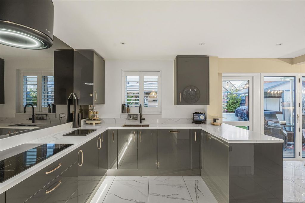 Property photo 2 of 24 44_71429.Jpg