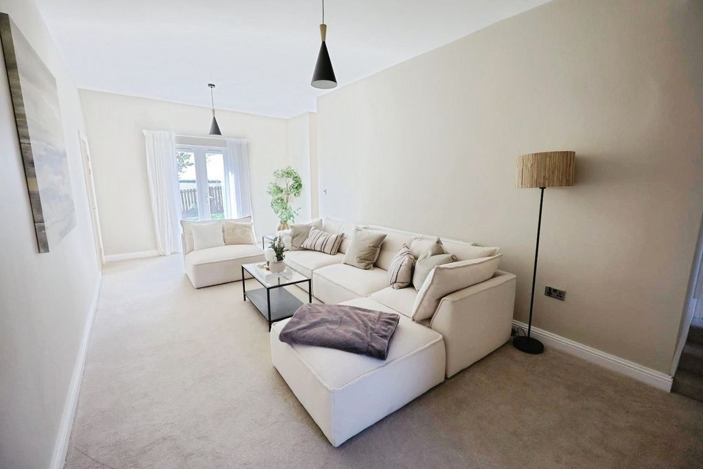Property photo 2 of 17 Pbox-Img.Jpg