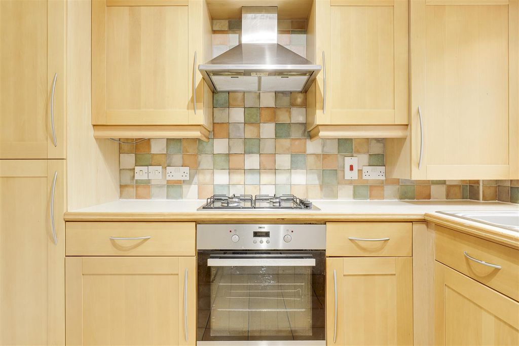 Property photo 3 of 19 11292.Jpg