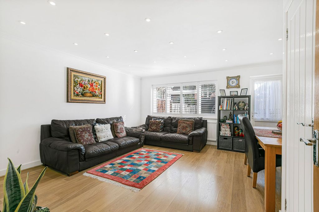 Property photo 3 of 12