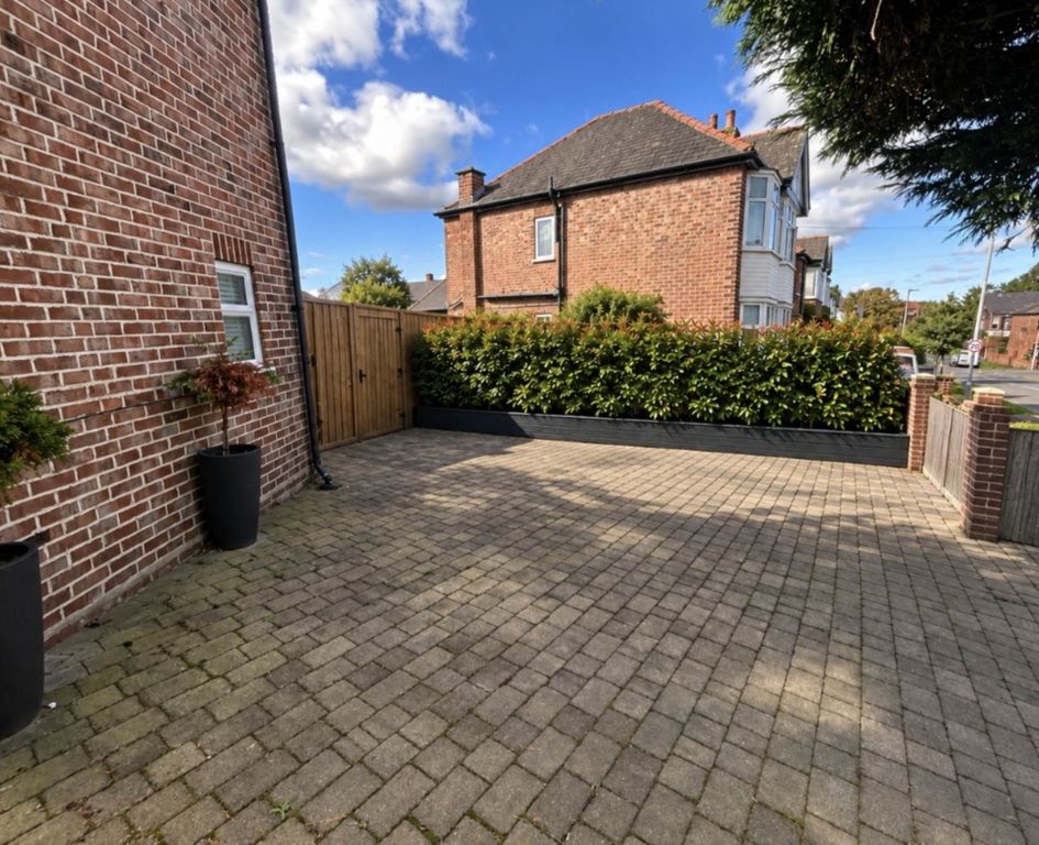 Property photo 3 of 27