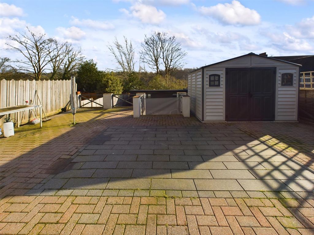 Property photo 3 of 22 Cam02885G0-Pr0299-Still016.Jpg